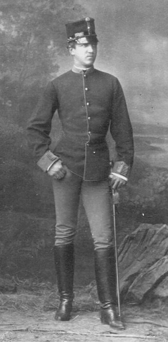 Metz pictured as a Leutnant in Infanterieregiment 32 at Budapest.